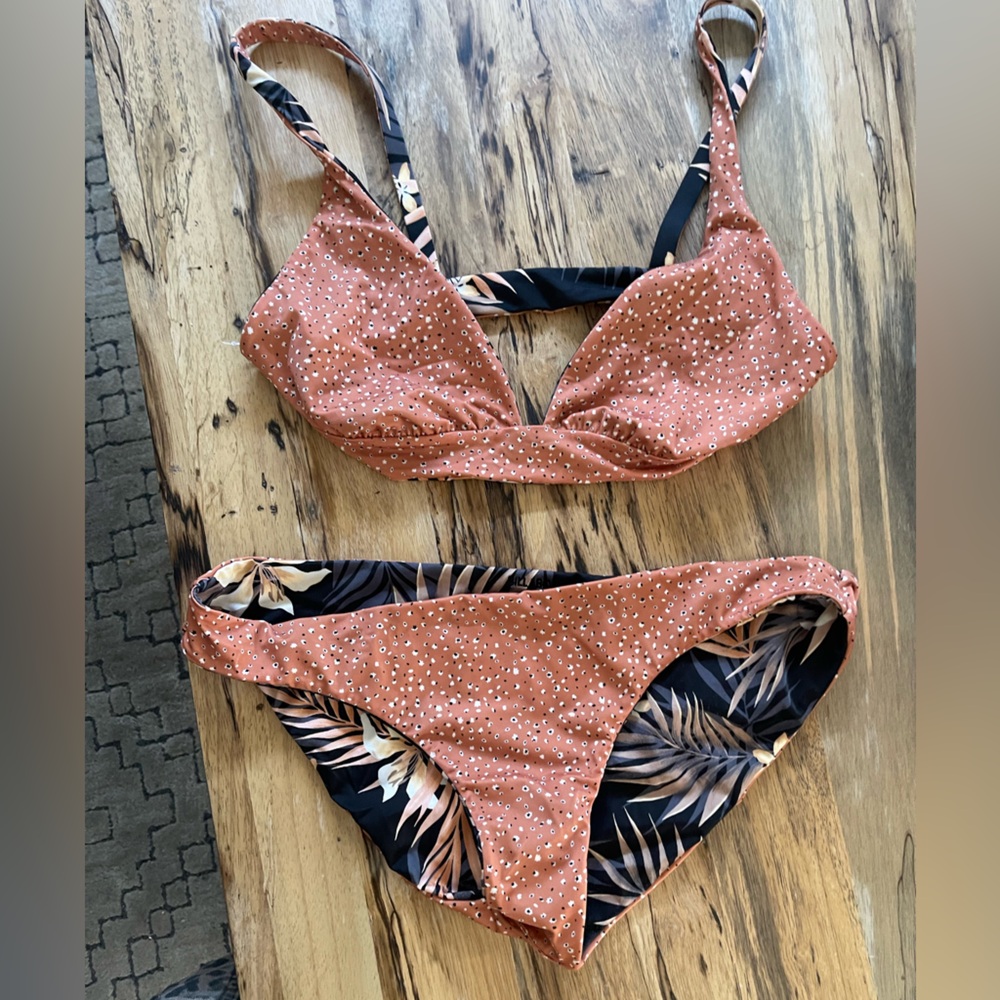 Billabong Reverse Swim - Picture 2 of 2